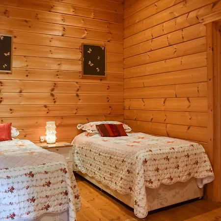 Holiday home Bluebell -uk48309 Staintondale